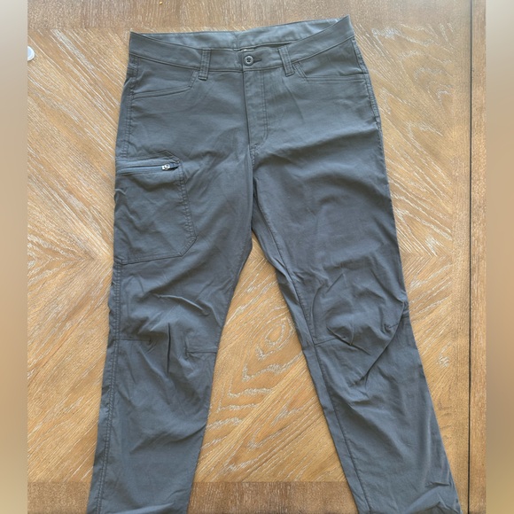 Eddie Bauer Men's Charcoal Cargo Pants - Picture 1 of 7